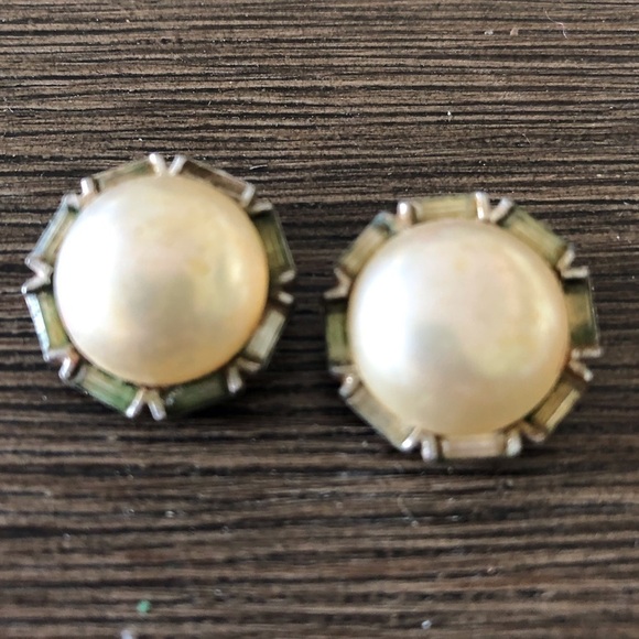 Vintage cream & sliver button clip on earrings - Picture 1 of 3